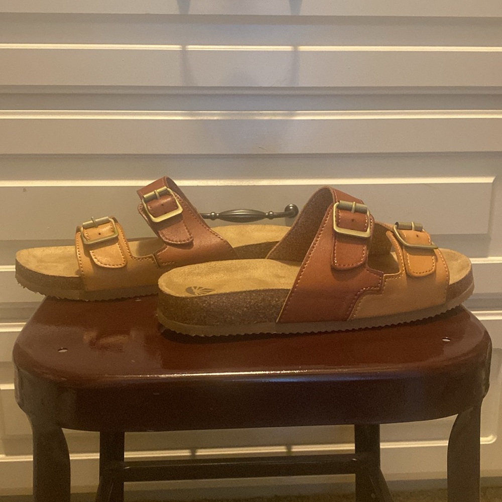 EUC. Brown and Tan Sandals. Women’s Size 10 - Picture 11 of 13